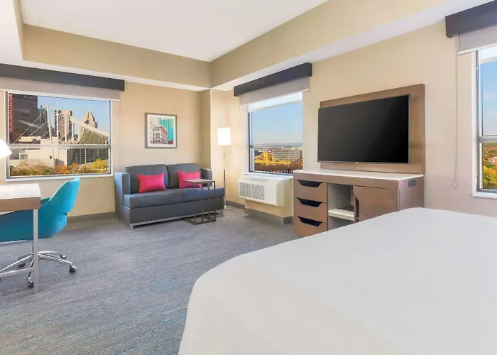 Hampton & Downtown 3*