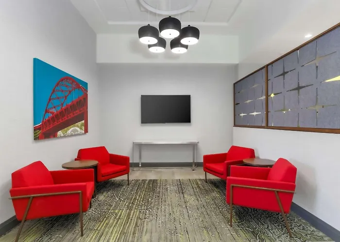 Hampton & Downtown Hotel