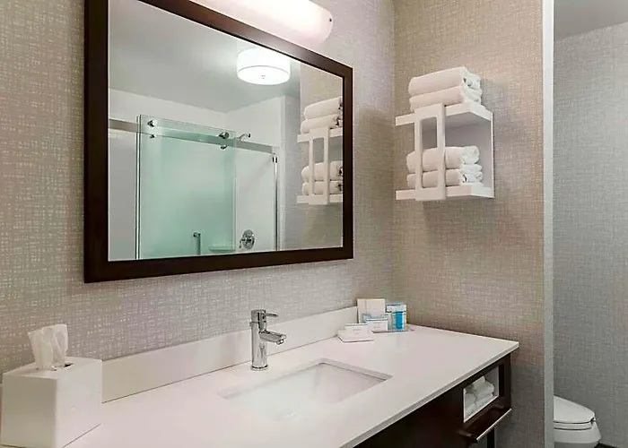 Hampton & Downtown Hotel