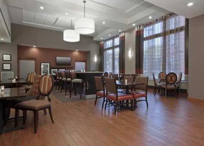Hampton & Downtown Hotel 3*
